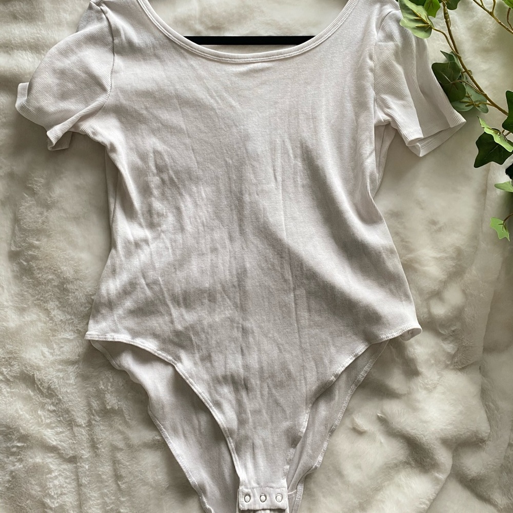 (NWOT) Scoop neck bodysuit